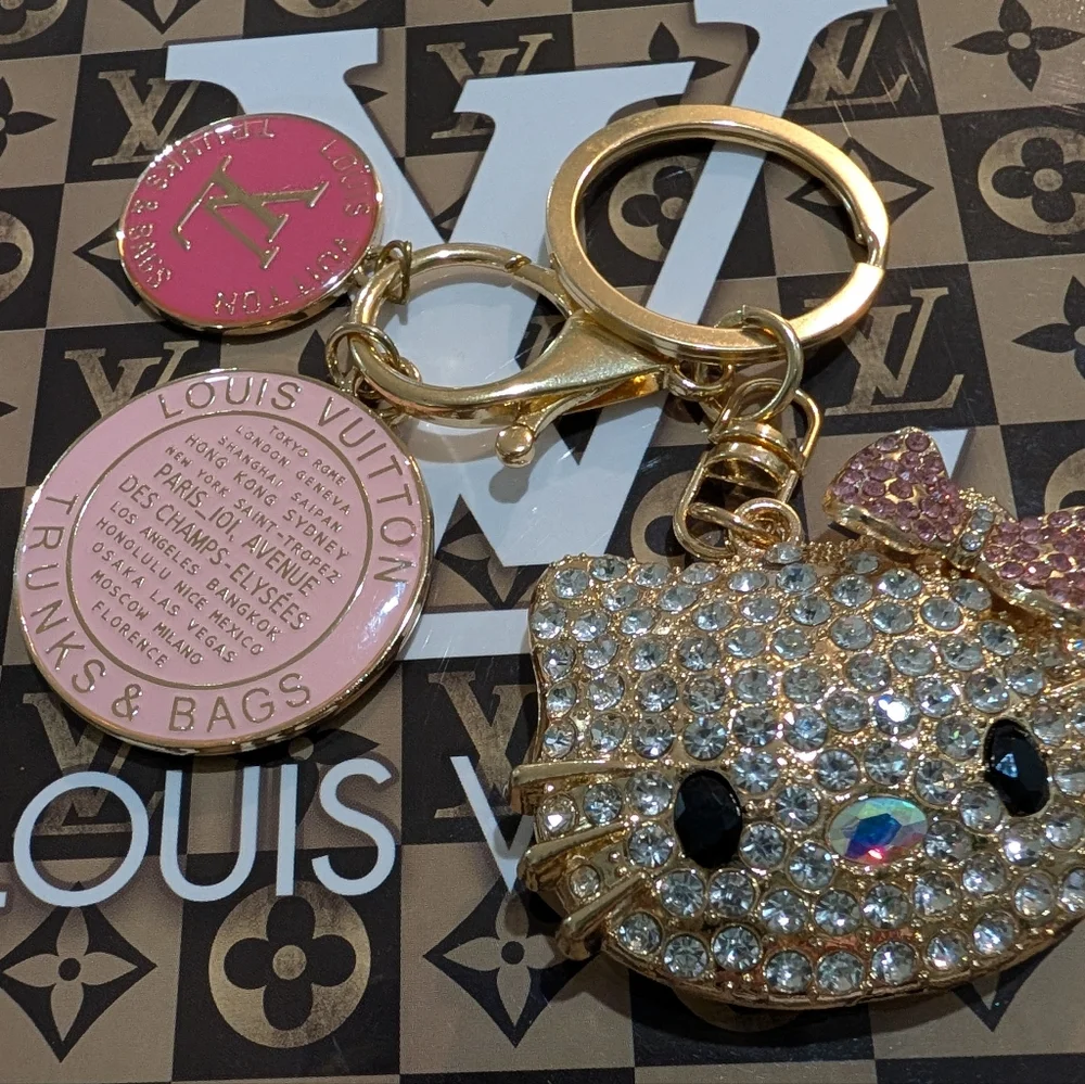 Louis Vuitton Trunks & Bags Charms (2) - Picture 6 of 8